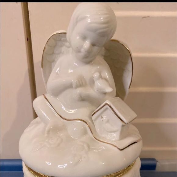 Vintage Engraved Child Cherub Angel Ceramic Round Trinket Box 5" - Picture 1 of 7